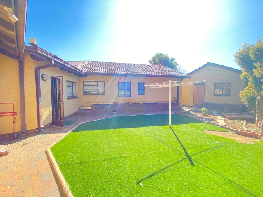 3 Bedroom Property for Sale in Highway Gardens Gauteng