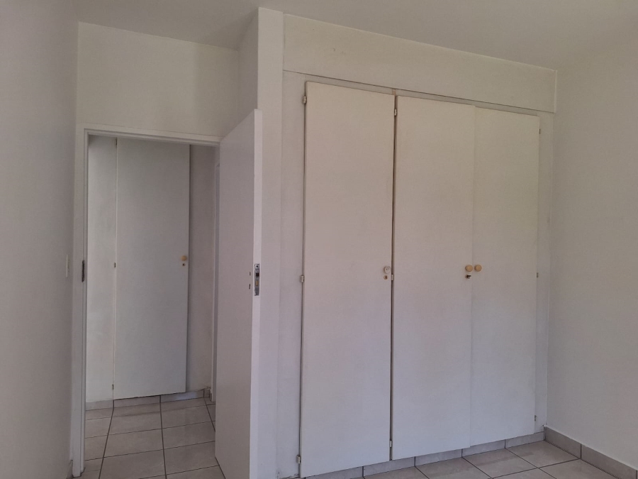 To Let 1 Bedroom Property for Rent in Magaliessig Gauteng