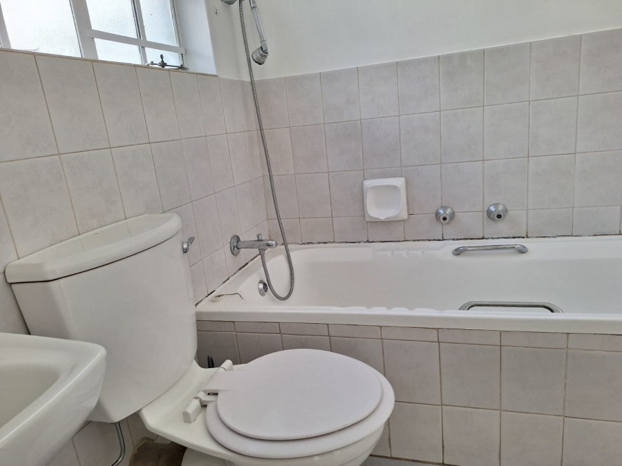 To Let 1 Bedroom Property for Rent in Magaliessig Gauteng