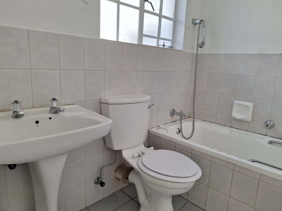 To Let 1 Bedroom Property for Rent in Magaliessig Gauteng