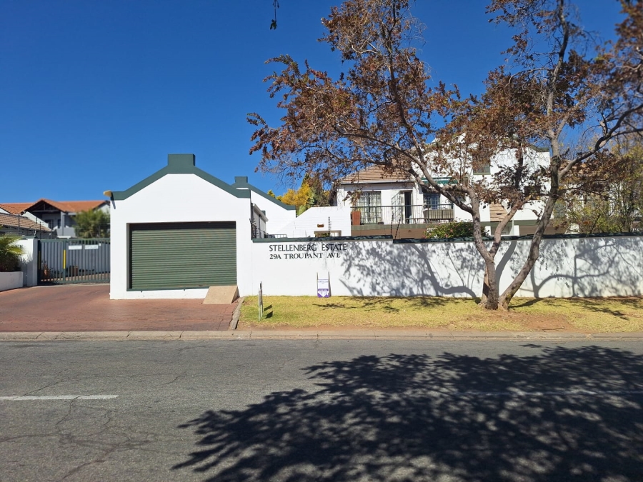 To Let 1 Bedroom Property for Rent in Magaliessig Gauteng