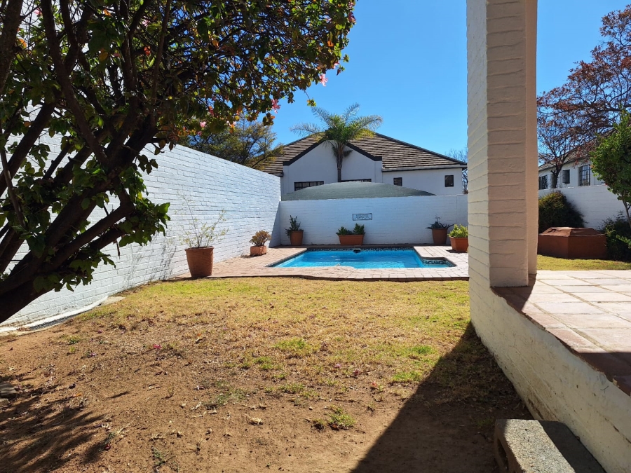 To Let 1 Bedroom Property for Rent in Magaliessig Gauteng