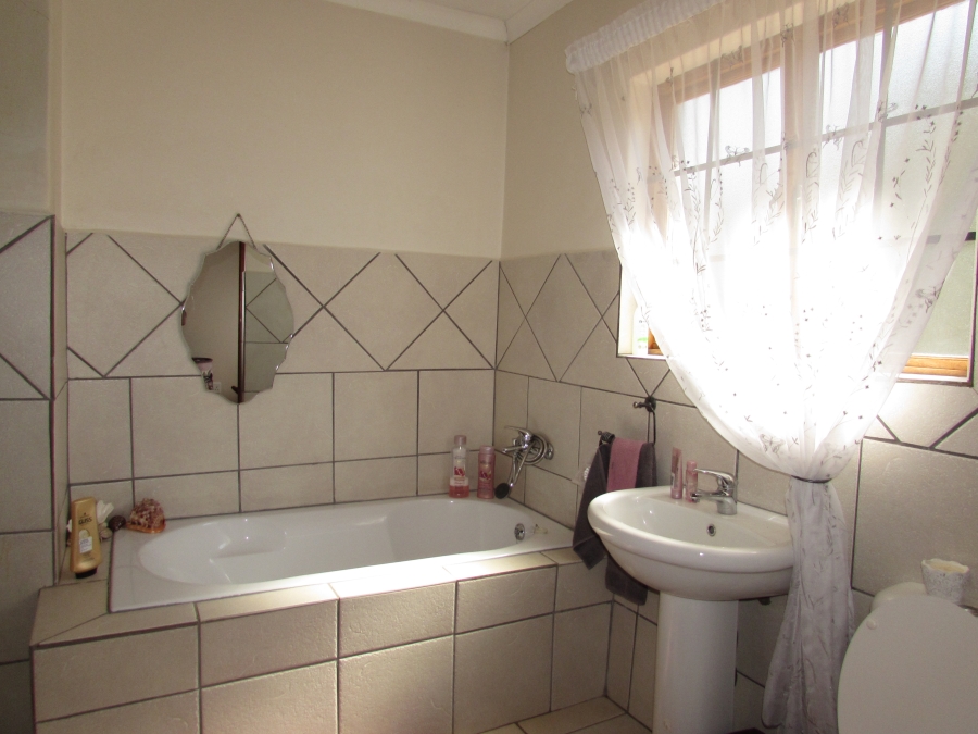 17 Bedroom Property for Sale in Kameeldrift West Gauteng