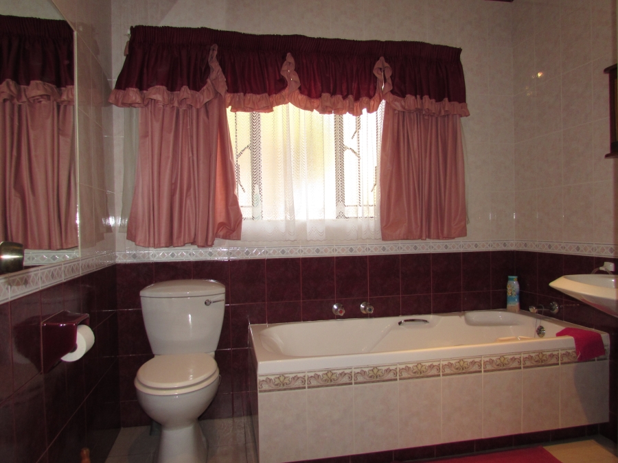 5 Bedroom Property for Sale in Amandasig Gauteng