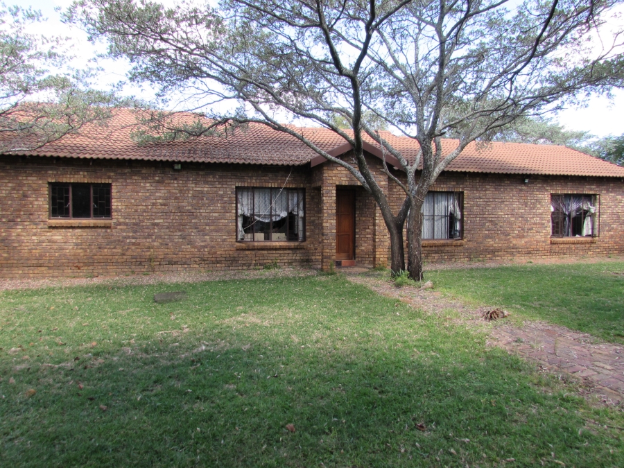 13 Bedroom Property for Sale in Boekenhoutskloof and surround Gauteng