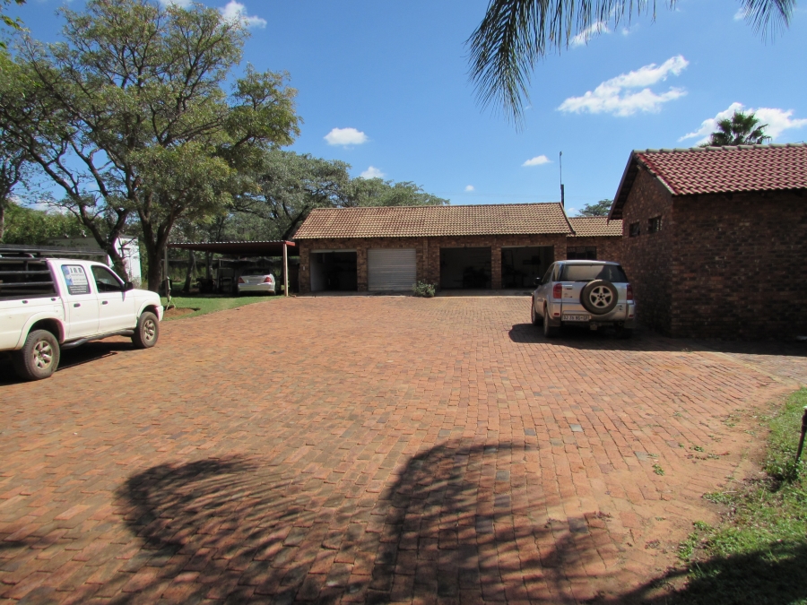 13 Bedroom Property for Sale in Boekenhoutskloof and surround Gauteng