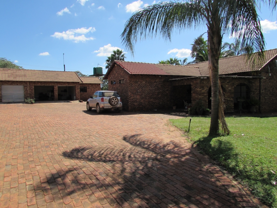 13 Bedroom Property for Sale in Boekenhoutskloof and surround Gauteng