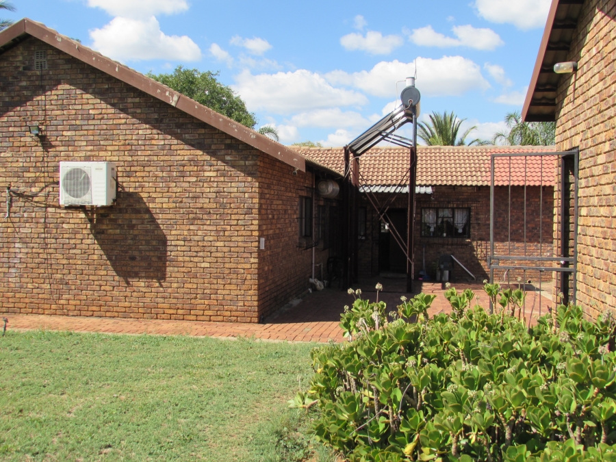 13 Bedroom Property for Sale in Boekenhoutskloof and surround Gauteng