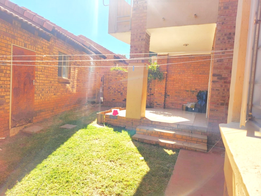 2 Bedroom Property for Sale in Die Hoewes Gauteng