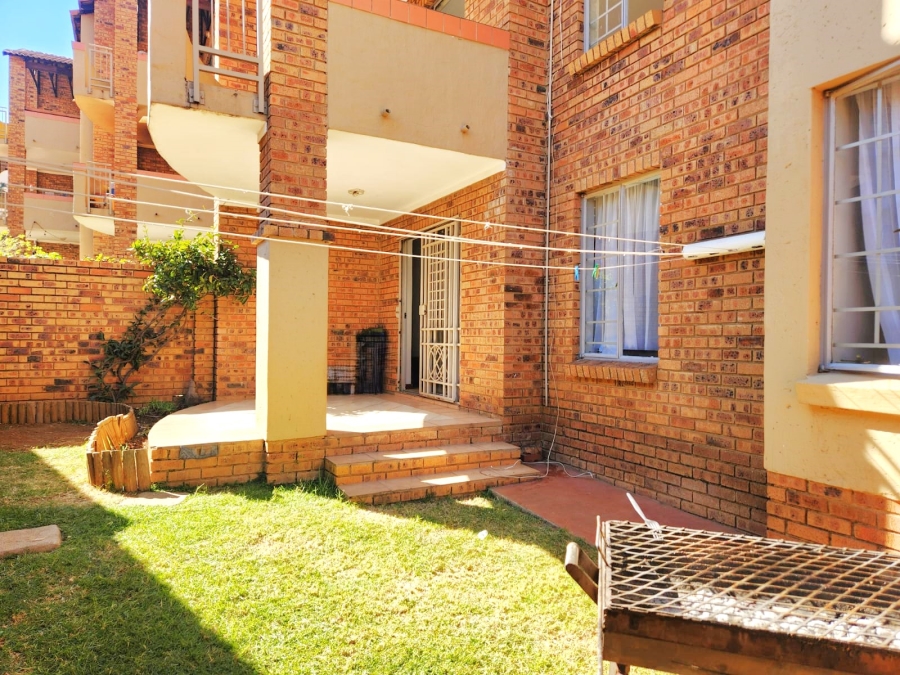 2 Bedroom Property for Sale in Die Hoewes Gauteng