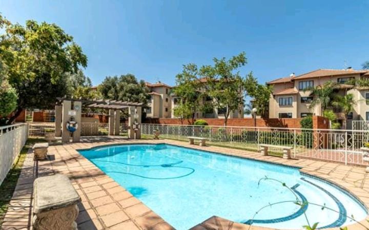 2 Bedroom Property for Sale in Sunninghill Gauteng