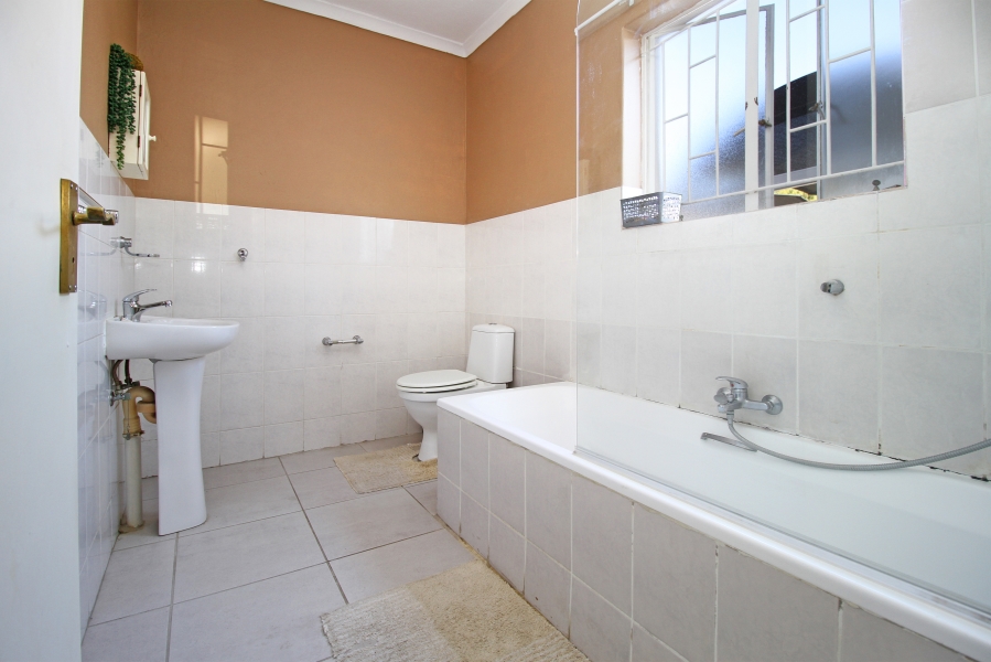 1 Bedroom Property for Sale in Greenstone Hill Gauteng