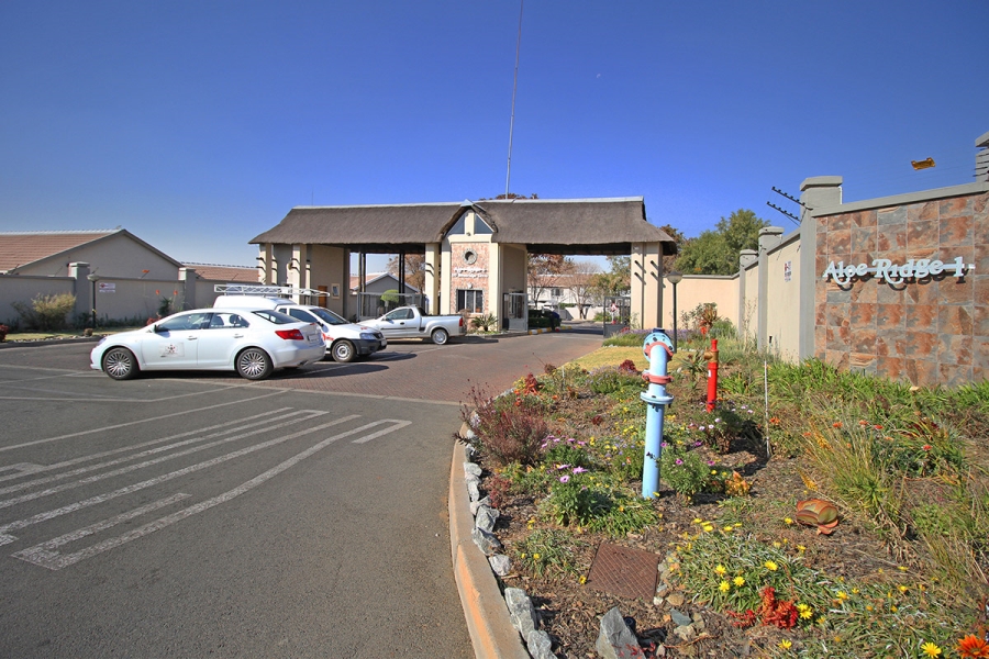 1 Bedroom Property for Sale in Greenstone Hill Gauteng