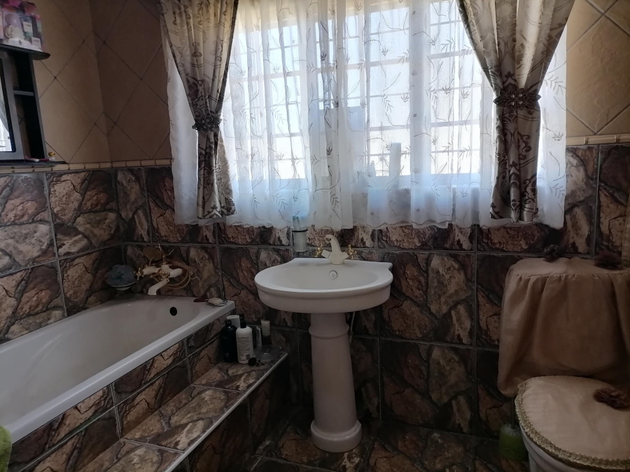 5 Bedroom Property for Sale in Dennydale Gauteng