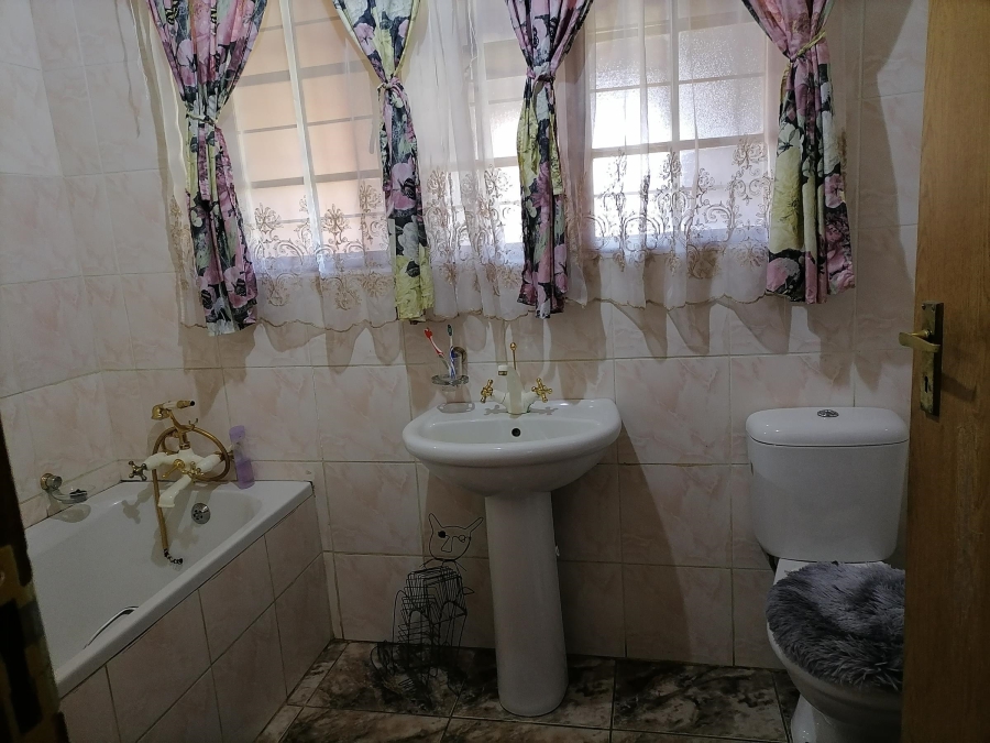 5 Bedroom Property for Sale in Dennydale Gauteng