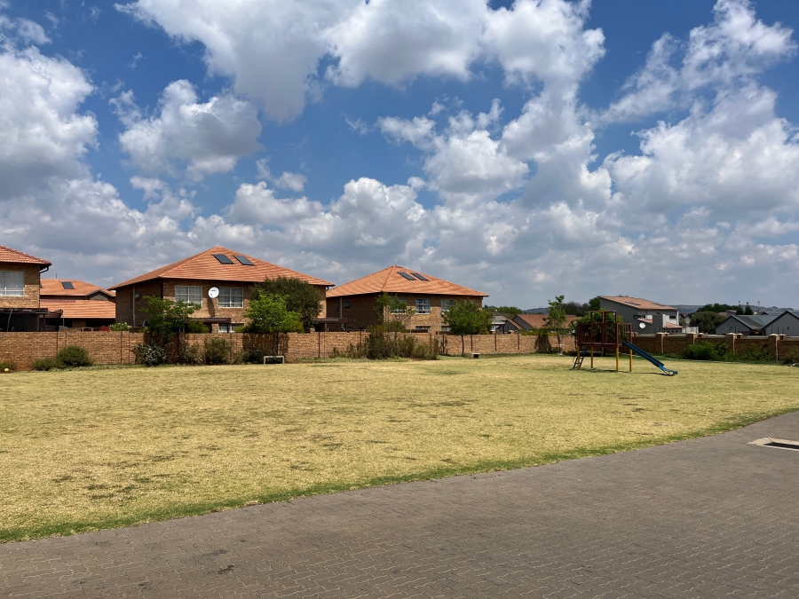 3 Bedroom Property for Sale in Oukraal Estate Gauteng