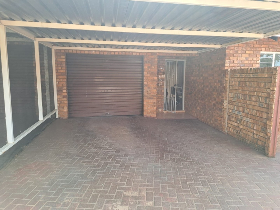 2 Bedroom Property for Sale in Doornpoort Gauteng