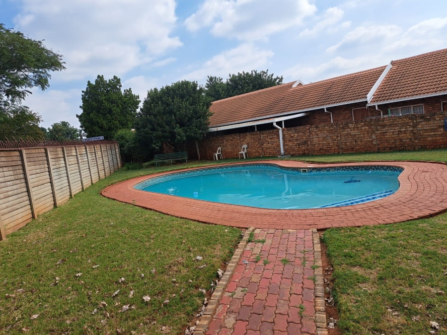 2 Bedroom Property for Sale in Doornpoort Gauteng