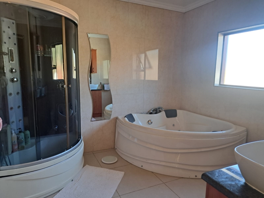 7 Bedroom Property for Sale in Wilro Park Gauteng