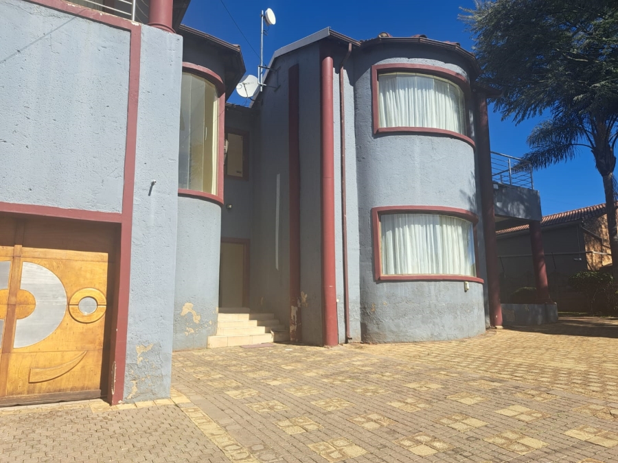 7 Bedroom Property for Sale in Wilro Park Gauteng