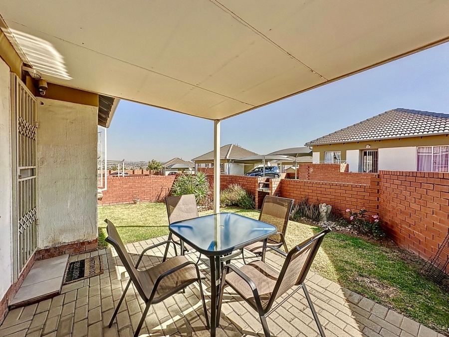 2 Bedroom Property for Sale in The Reeds Gauteng