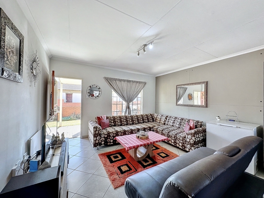 2 Bedroom Property for Sale in The Reeds Gauteng