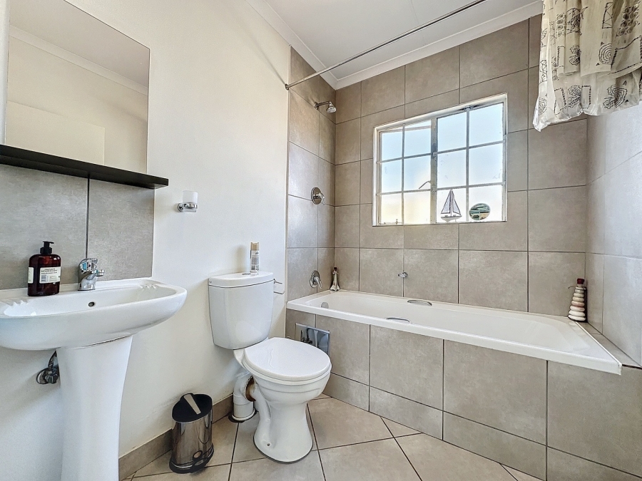 2 Bedroom Property for Sale in The Reeds Gauteng