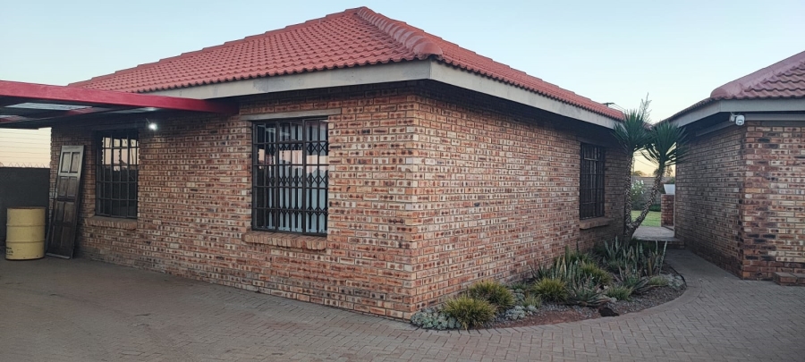 To Let 2 Bedroom Property for Rent in Riversdale Gauteng