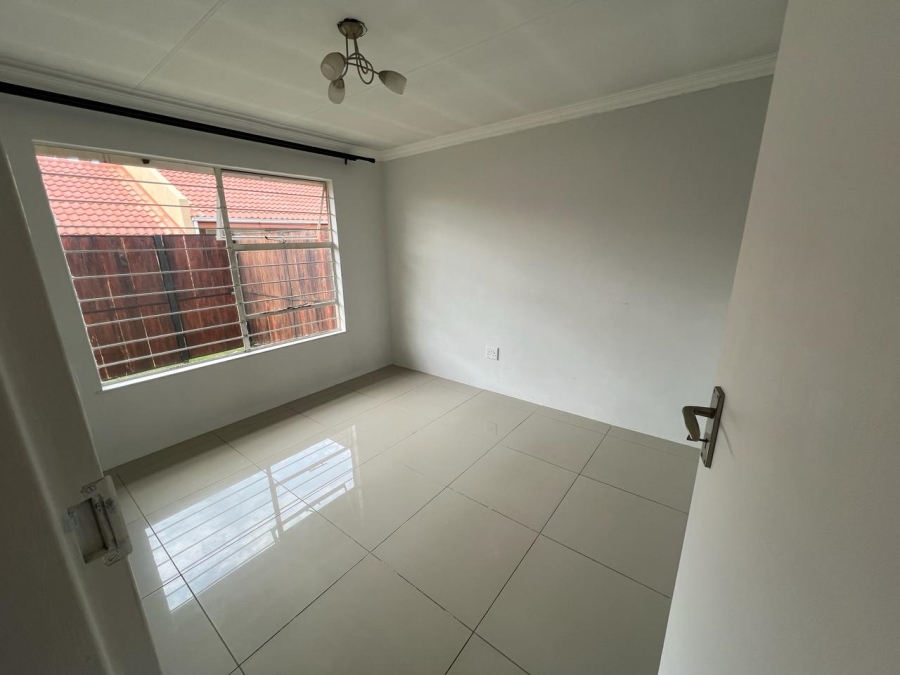 2 Bedroom Property for Sale in Sunninghill Gauteng