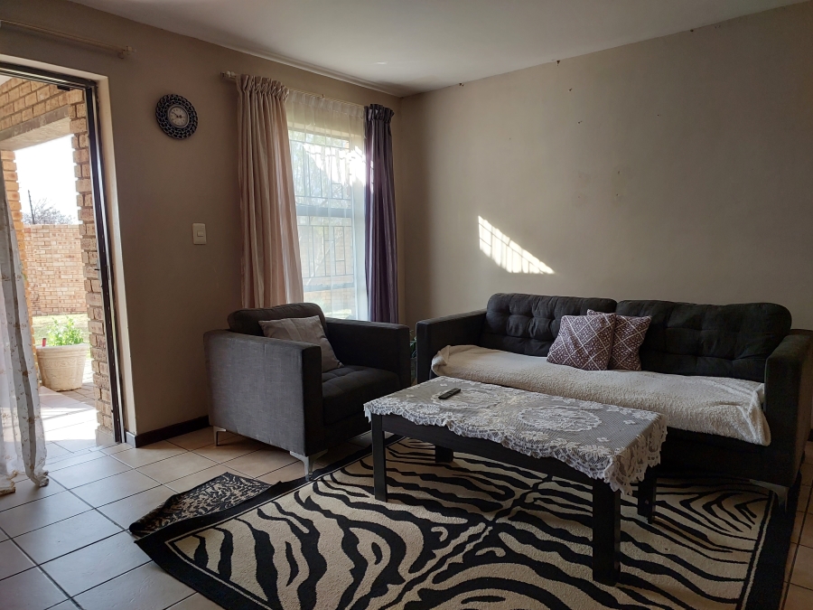 To Let 2 Bedroom Property for Rent in Riversdale Gauteng