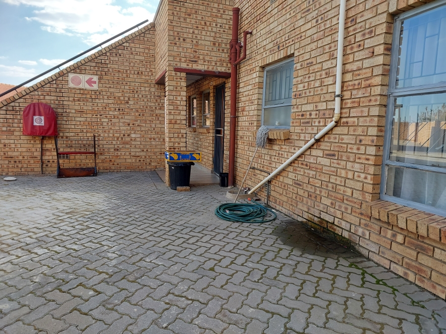 To Let 2 Bedroom Property for Rent in Riversdale Gauteng