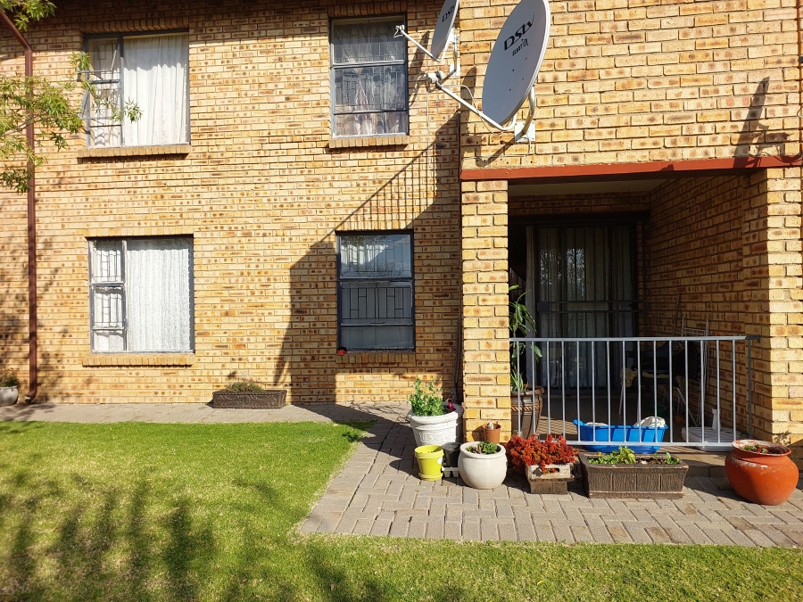 To Let 2 Bedroom Property for Rent in Riversdale Gauteng