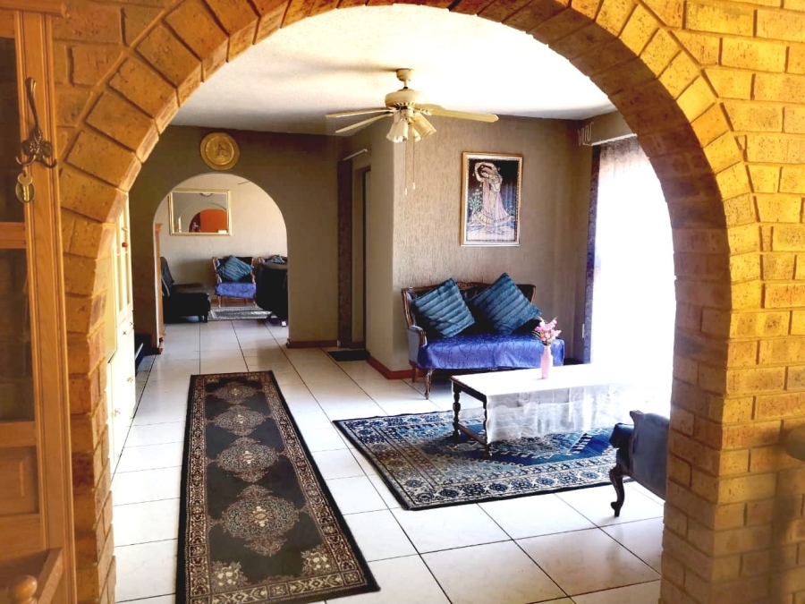 5 Bedroom Property for Sale in Mackenzie Park Gauteng