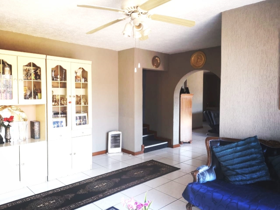 5 Bedroom Property for Sale in Mackenzie Park Gauteng