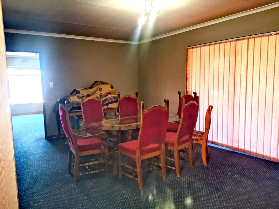 5 Bedroom Property for Sale in Mackenzie Park Gauteng