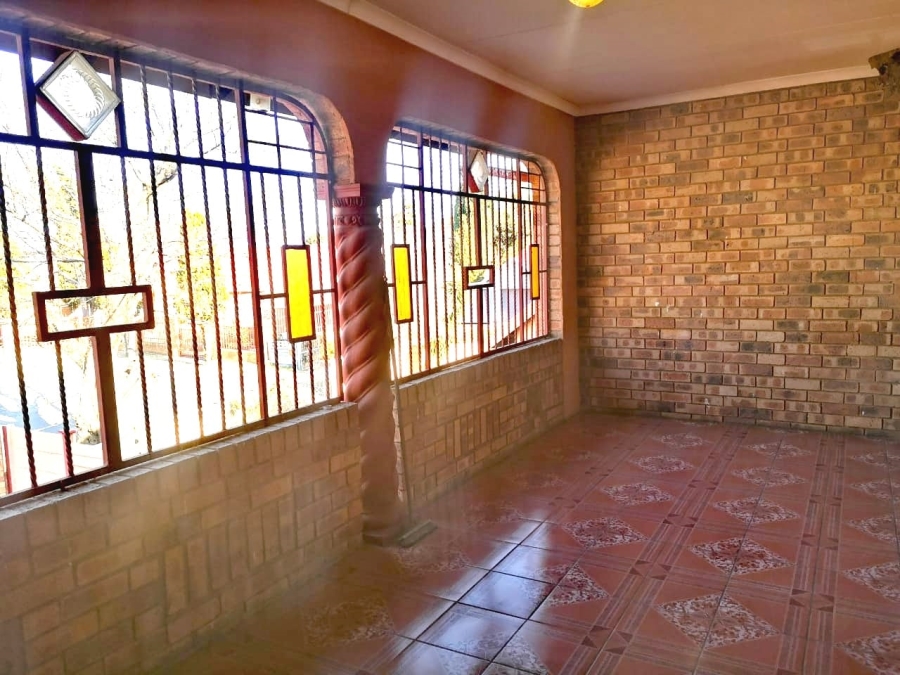 5 Bedroom Property for Sale in Mackenzie Park Gauteng