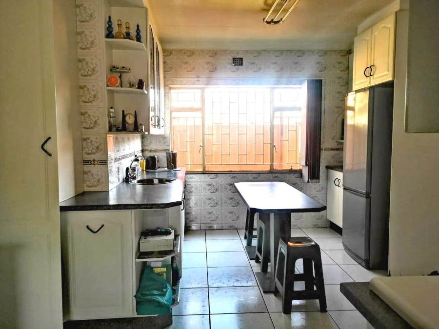 5 Bedroom Property for Sale in Mackenzie Park Gauteng