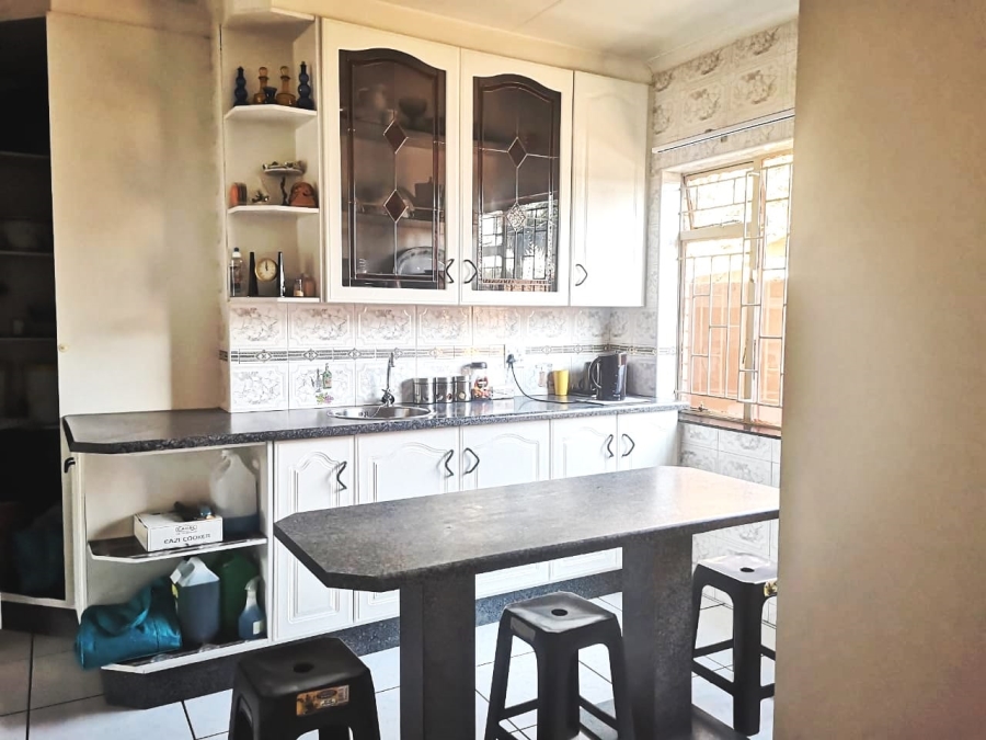 5 Bedroom Property for Sale in Mackenzie Park Gauteng