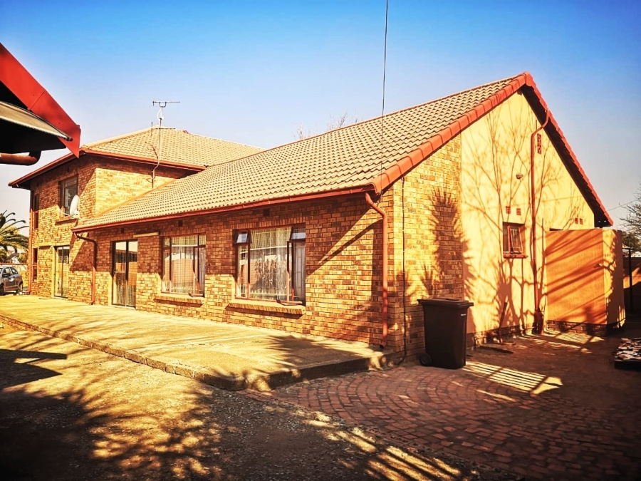 5 Bedroom Property for Sale in Mackenzie Park Gauteng