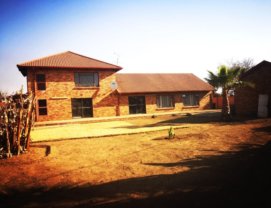 5 Bedroom Property for Sale in Mackenzie Park Gauteng