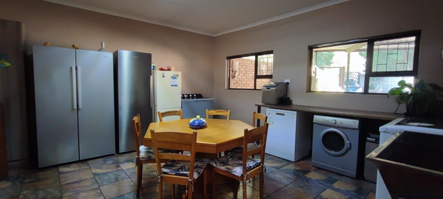 5 Bedroom Property for Sale in Rooihuiskraal Gauteng