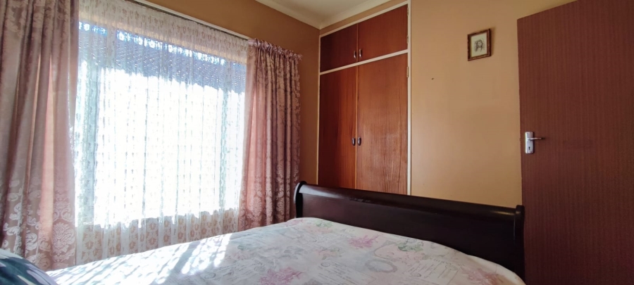 5 Bedroom Property for Sale in Rooihuiskraal Gauteng