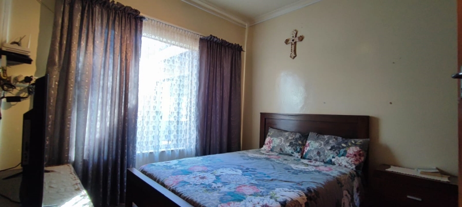 5 Bedroom Property for Sale in Rooihuiskraal Gauteng