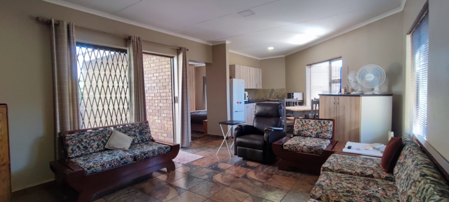 5 Bedroom Property for Sale in Rooihuiskraal Gauteng