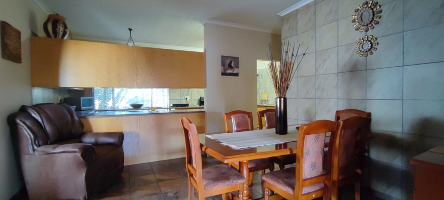 5 Bedroom Property for Sale in Rooihuiskraal Gauteng