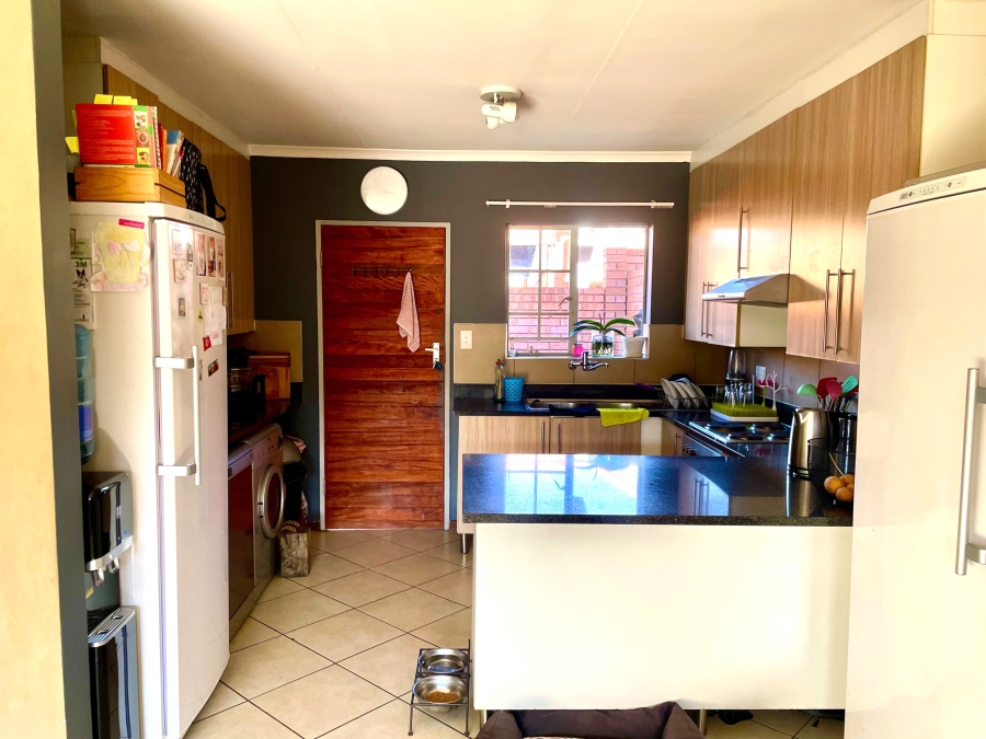 To Let 3 Bedroom Property for Rent in Monavoni Gauteng