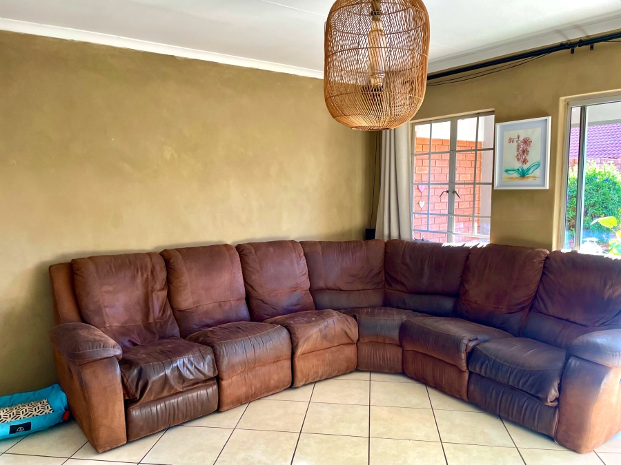 To Let 3 Bedroom Property for Rent in Monavoni Gauteng