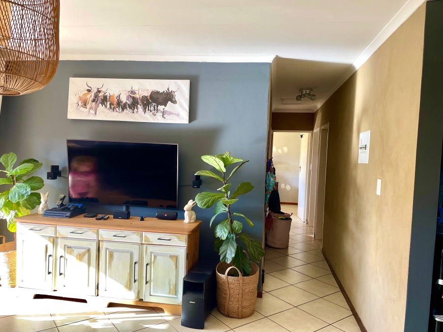 To Let 3 Bedroom Property for Rent in Monavoni Gauteng