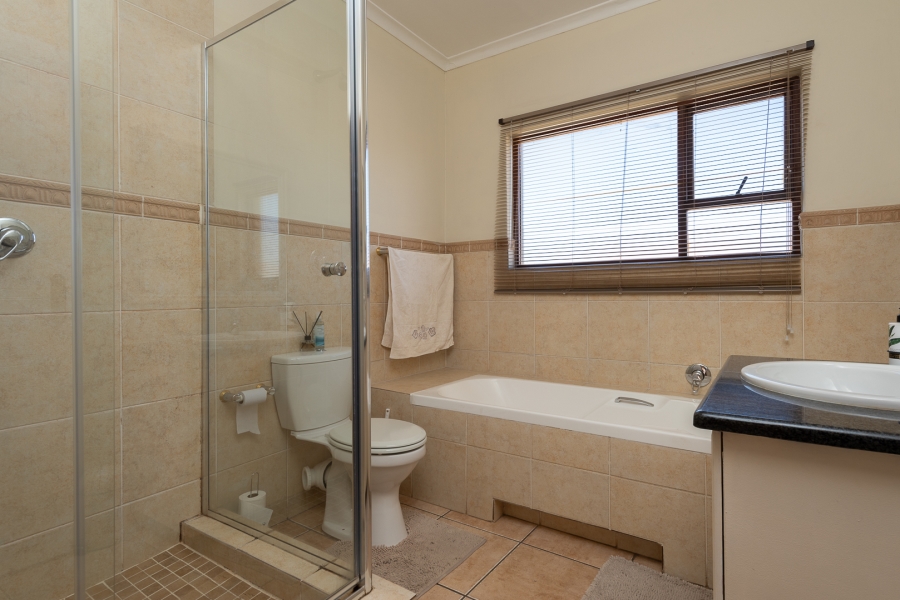 4 Bedroom Property for Sale in Mulbarton Gauteng