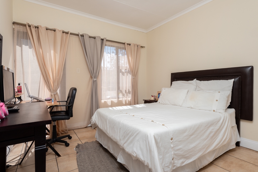 4 Bedroom Property for Sale in Mulbarton Gauteng